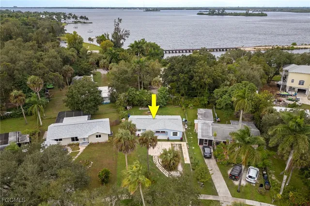 $299,750 | 225 Avacado Court, Fort Myers, FL 33905