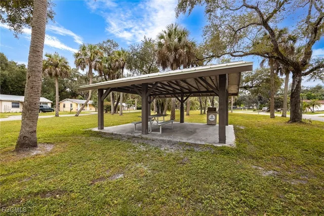 $299,750 | 225 Avacado Court, Fort Myers, FL 33905