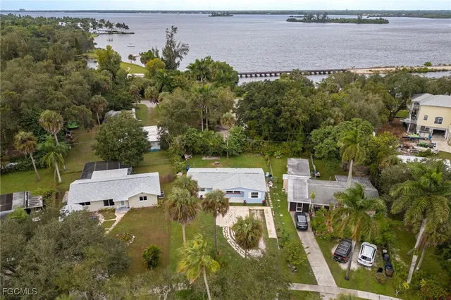 $299,750 | 225 Avacado Court, Fort Myers, FL 33905