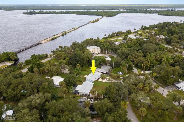 $299,750 | 225 Avacado Court, Fort Myers, FL 33905