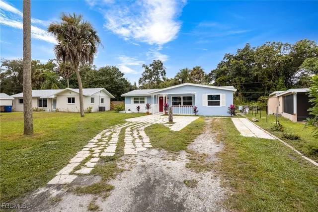 $299,750 | 225 Avacado Court, Fort Myers, FL 33905