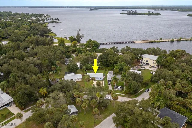 $299,750 | 225 Avacado Court, Fort Myers, FL 33905