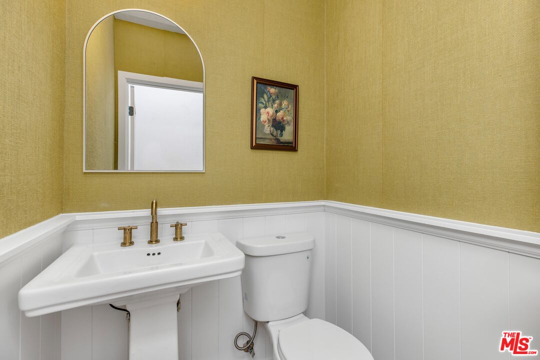 14234 Dickens Street, Unit 2 Sherman Oaks, CA 91423 - Photo 11 of 29 a bathroom with a sink and a toilet