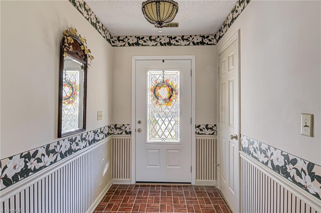4515 Eagle Rock Road Greensboro, NC 27410 - Photo 6 of 30 Gallery Image 6