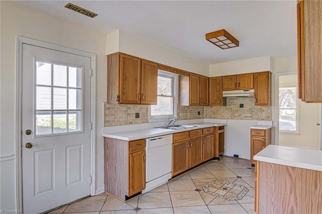 4515 Eagle Rock Road Greensboro, NC 27410 - Photo 10 of 30 Gallery Image 10