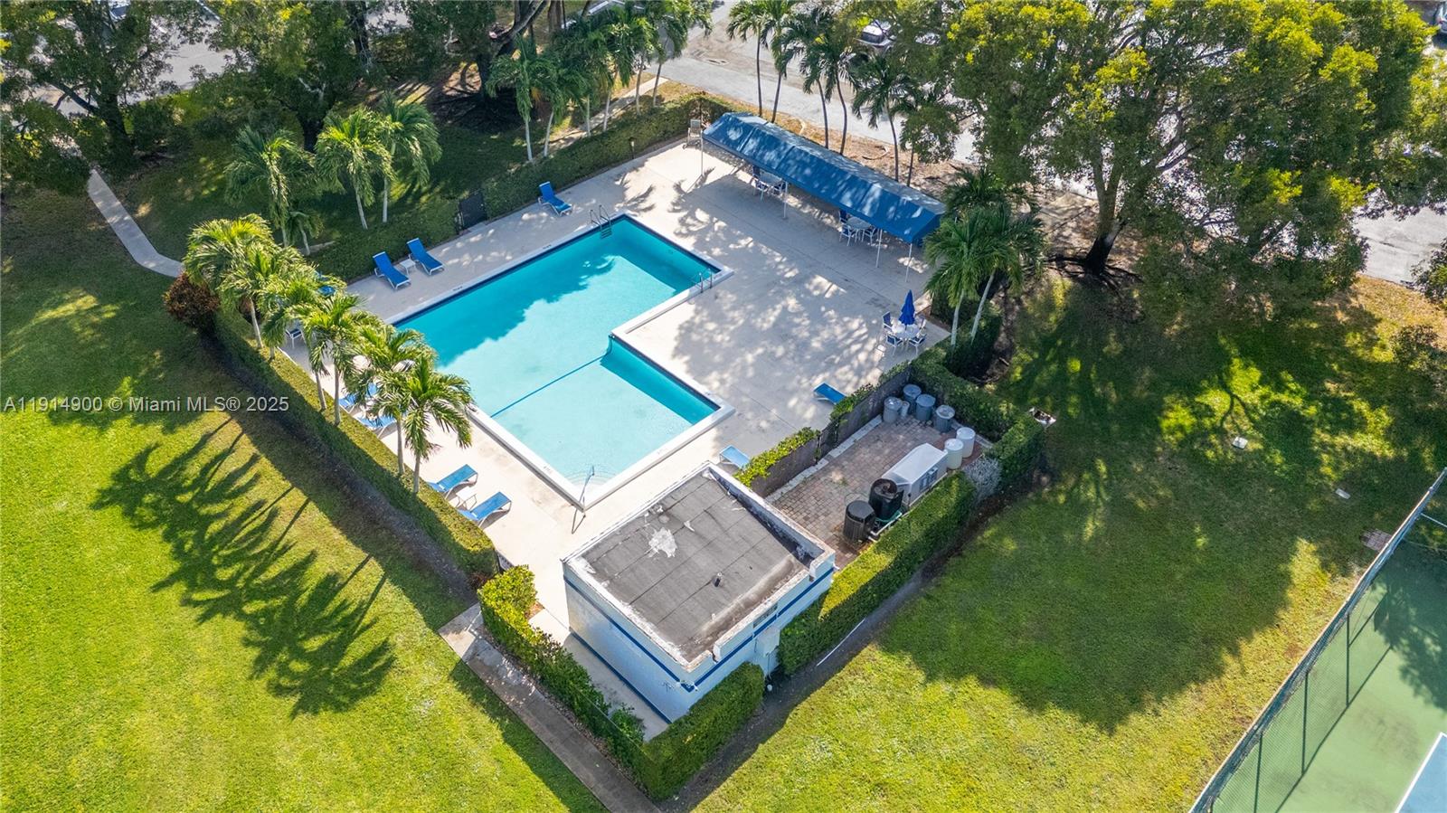 16100 Golf Club Road, Unit 101 Weston, FL 33326 - Photo 29 of 35 a aerial view of a house