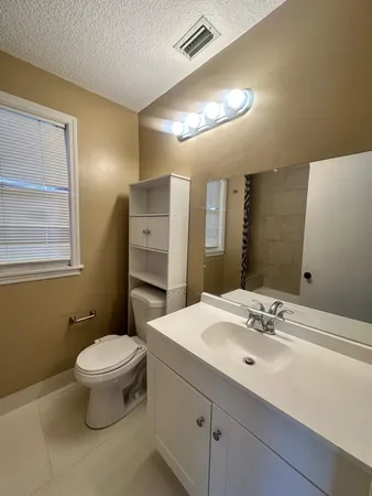 $2,000 | 2307 North Congress Avenue, Unit 27, Boynton Beach, FL 33426