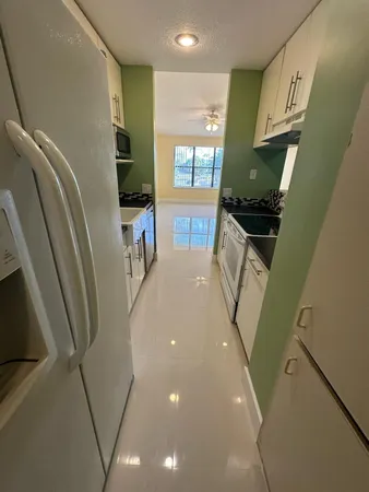 $2,000 | 2307 North Congress Avenue, Unit 27, Boynton Beach, FL 33426