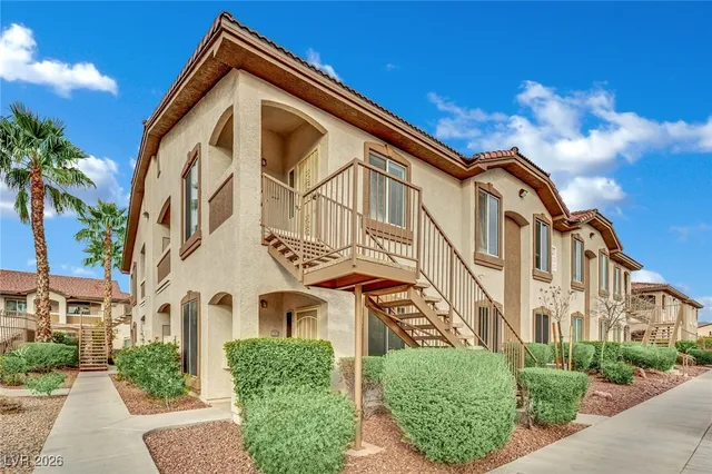 $299,900 | 2305 West Horizon Ridge Parkway, Unit 2722, Henderson, NV 89052