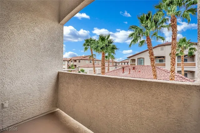 $299,900 | 2305 West Horizon Ridge Parkway, Unit 2722, Henderson, NV 89052