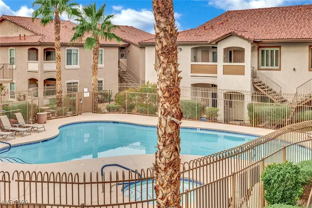 $299,900 | 2305 West Horizon Ridge Parkway, Unit 2722, Henderson, NV 89052