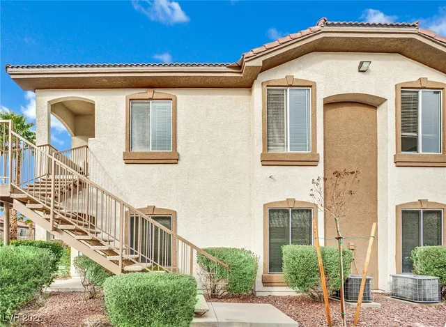 $299,900 | 2305 West Horizon Ridge Parkway, Unit 2722, Henderson, NV 89052
