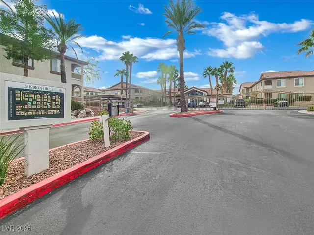 $299,900 | 2305 West Horizon Ridge Parkway, Unit 2722, Henderson, NV 89052