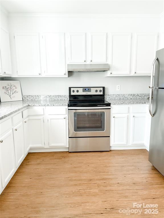 8224 Rittenhouse Circle Charlotte, NC 28270 - Photo 14 of 34 a kitchen with a stove and white cabinets