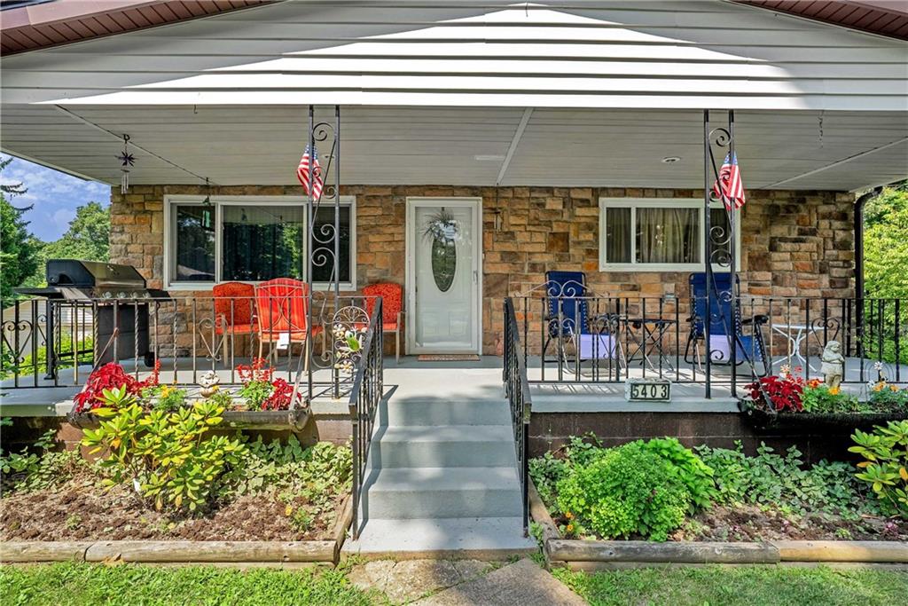 5403 Hardt Road Gibsonia, PA 15044 - Photo 4 of 41 a front view of multiple houses