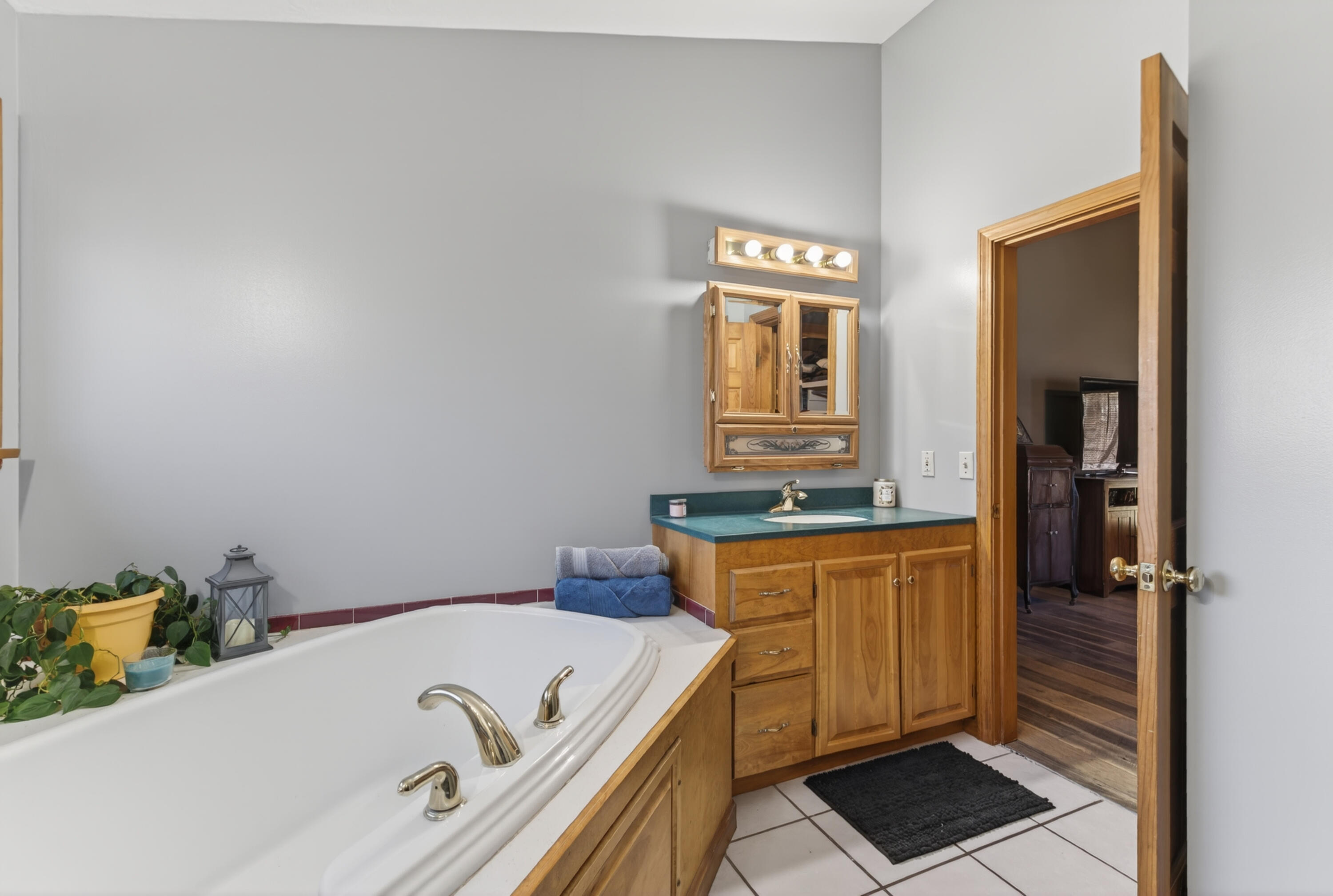 692 Battle Ridge Road Clinton, ME 04927 - Photo 25 of 66 Bathroom Primary Suite