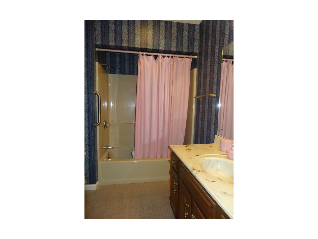 1244 Konnarock Road, Unit 1244 Kingsport, TN 37664 - Photo 7 of 15 Main Level Full Bath
