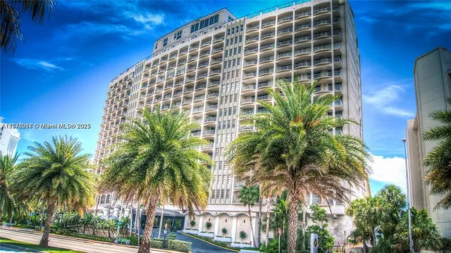 $6,200 | 5401 Collins Avenue, Unit 919, Miami Beach, FL 33140