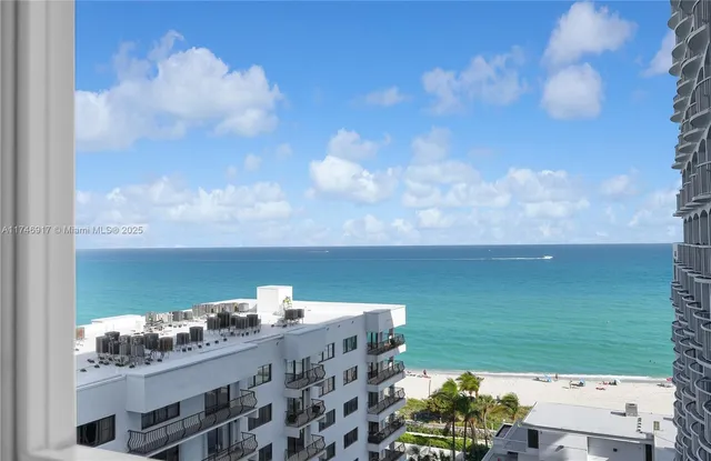 $6,200 | 5401 Collins Avenue, Unit 919, Miami Beach, FL 33140
