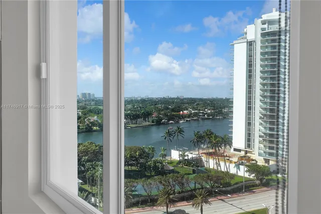 $6,200 | 5401 Collins Avenue, Unit 919, Miami Beach, FL 33140