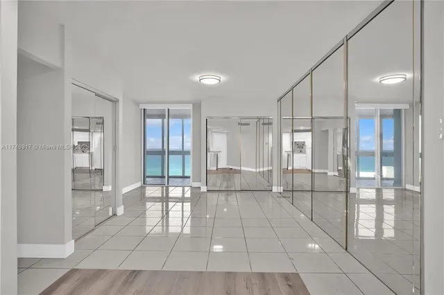 $6,200 | 5401 Collins Avenue, Unit 919, Miami Beach, FL 33140