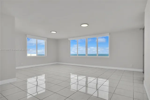 $6,200 | 5401 Collins Avenue, Unit 919, Miami Beach, FL 33140