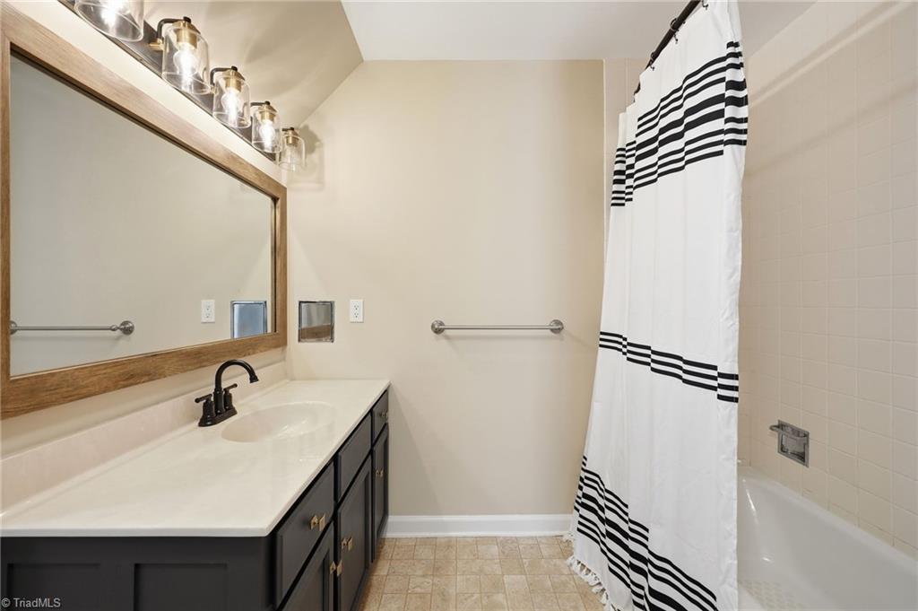 8861 Boylston Road Colfax, NC 27235 - Photo 30 of 50 2nd Level, Jack and Jill Bathroom #2