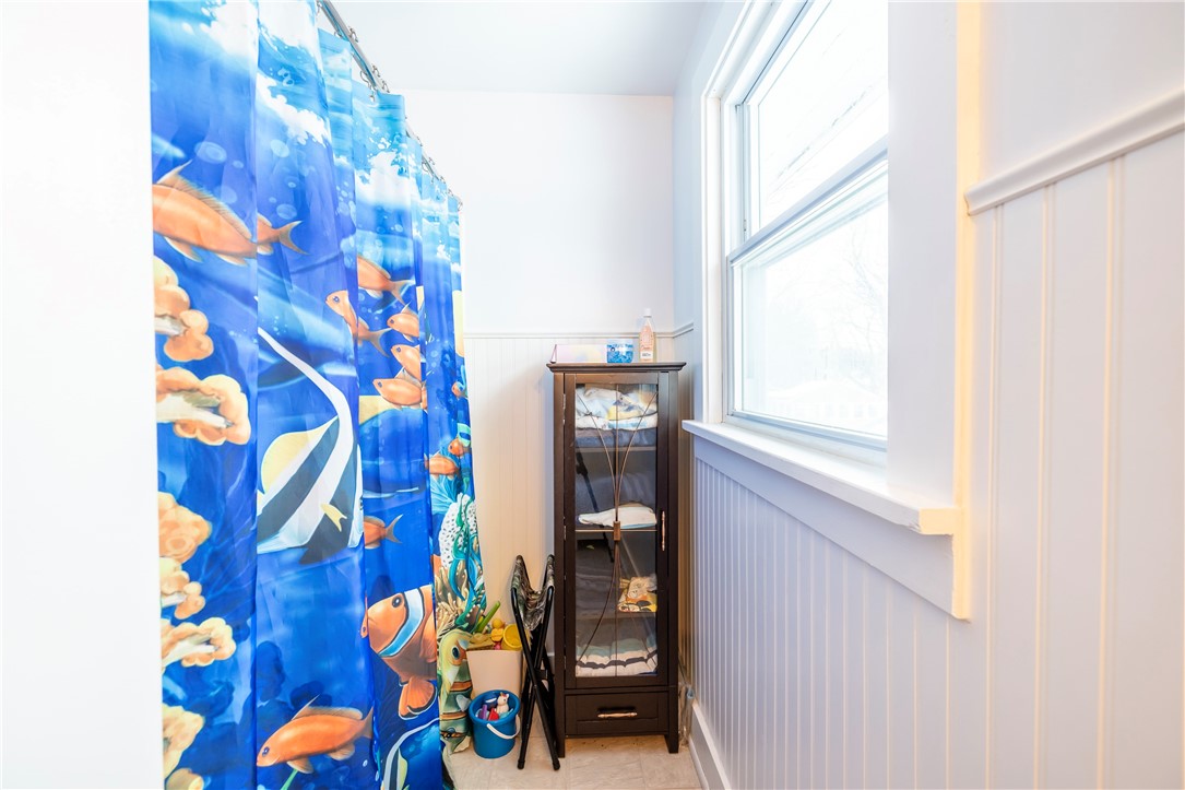2 Walnut Street Phelps, NY 14532 - Photo 31 of 40 Full tub/shower behind the curtain.
