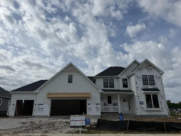 $879,900 | N66-w21225 Sweet Clover Drive, Menomonee Falls, WI 53051