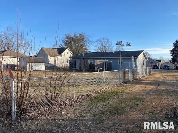 $140,000 | 706 East Madison Avenue, Casey, IL 62420