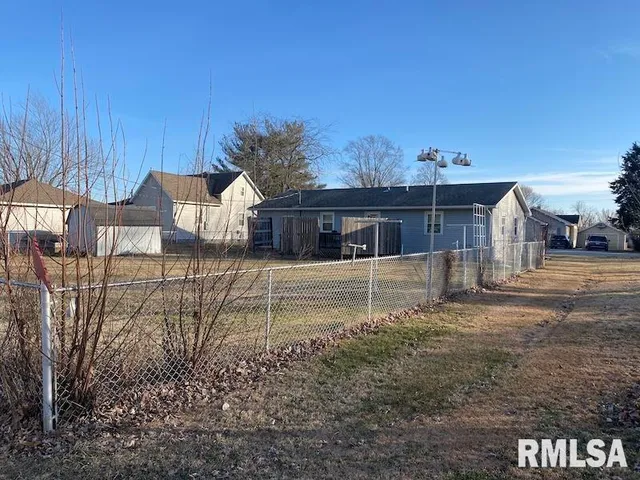 $140,000 | 706 East Madison Avenue, Casey, IL 62420