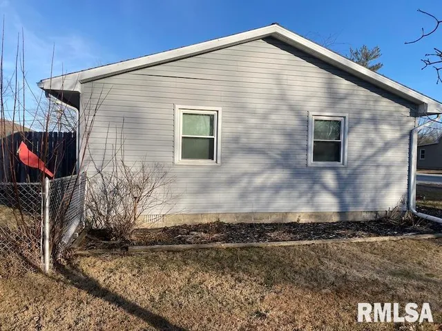 $140,000 | 706 East Madison Avenue, Casey, IL 62420