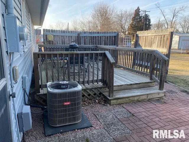 $140,000 | 706 East Madison Avenue, Casey, IL 62420