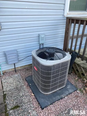 $140,000 | 706 East Madison Avenue, Casey, IL 62420