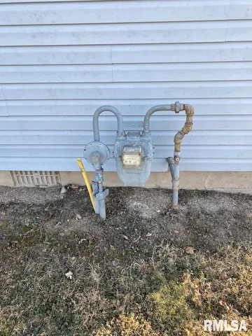 $140,000 | 706 East Madison Avenue, Casey, IL 62420