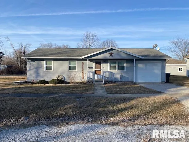 $140,000 | 706 East Madison Avenue, Casey, IL 62420