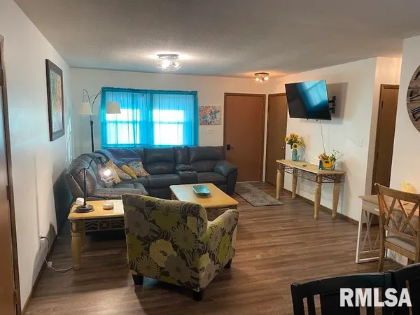 $140,000 | 706 East Madison Avenue, Casey, IL 62420