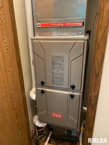 $140,000 | 706 East Madison Avenue, Casey, IL 62420