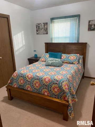 $140,000 | 706 East Madison Avenue, Casey, IL 62420