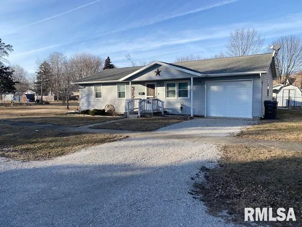 $140,000 | 706 East Madison Avenue, Casey, IL 62420