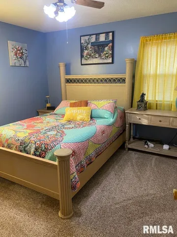 $140,000 | 706 East Madison Avenue, Casey, IL 62420