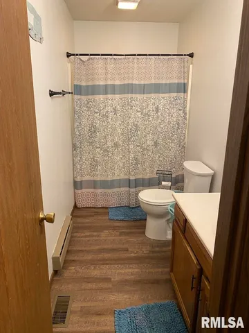 $140,000 | 706 East Madison Avenue, Casey, IL 62420