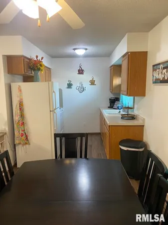 $140,000 | 706 East Madison Avenue, Casey, IL 62420