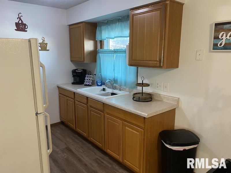 706 East Madison Avenue Casey, IL 62420 - Photo 38 of 41