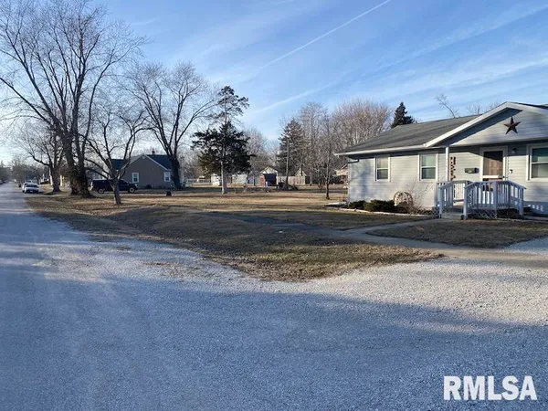 $140,000 | 706 East Madison Avenue, Casey, IL 62420