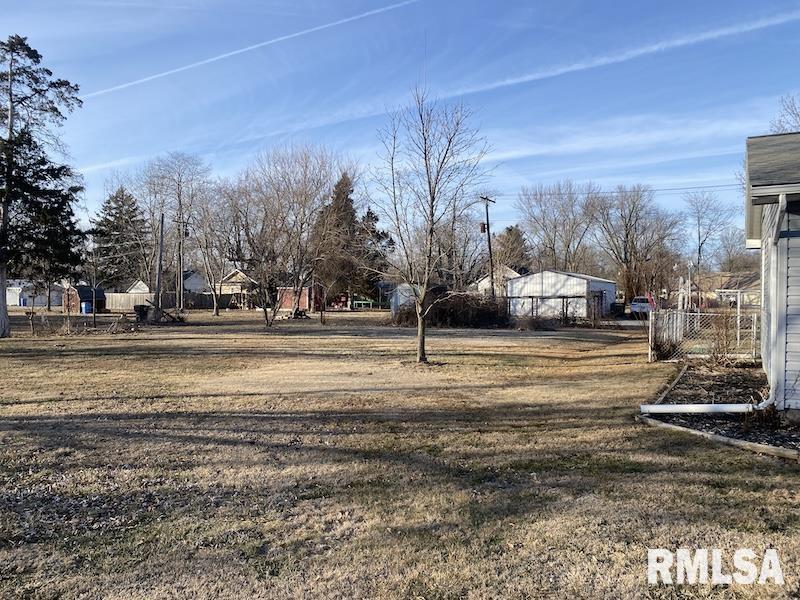 706 East Madison Avenue Casey, IL 62420 - Photo 5 of 41