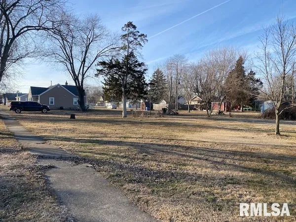 $140,000 | 706 East Madison Avenue, Casey, IL 62420