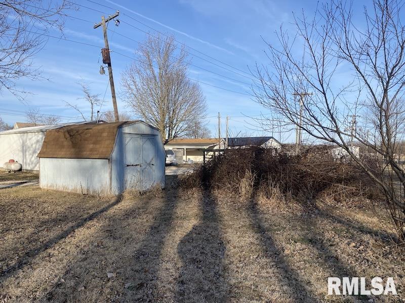 706 East Madison Avenue Casey, IL 62420 - Photo 9 of 41