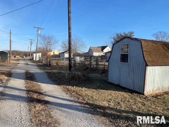 $140,000 | 706 East Madison Avenue, Casey, IL 62420