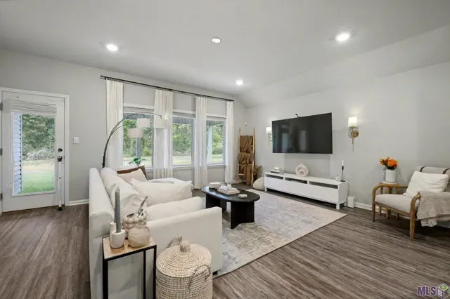 $314,900 | 290 Pretty Acrs Avenue, Hahnville, LA 70057